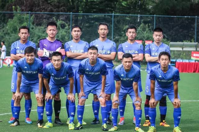 郑钦文2-1胜资格赛选手谢拉 晋级巴特洪堡站次轮